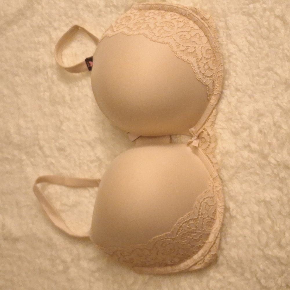 Victoria Secrets bra - Picture 2 of 4